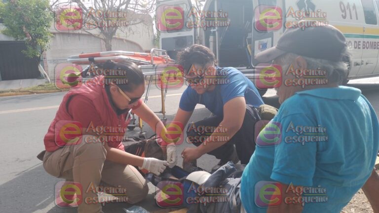 Ciclista es atropellado por un motociclista, resulta con heridas graves