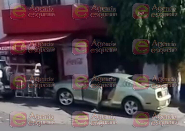 Ejecutan a balazos a un hombre en un carro deportivo en la Calzada Madero en Morelia