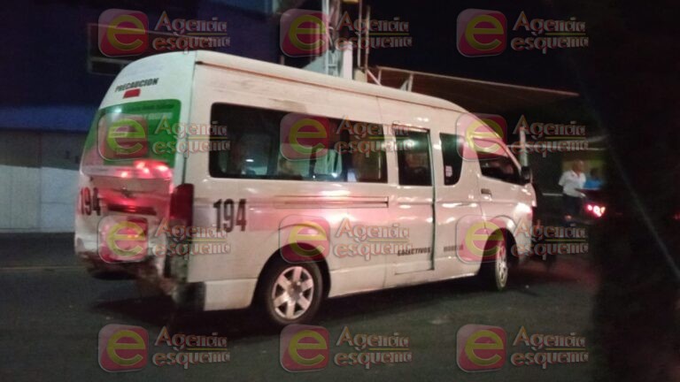 Choca Combi de la Ruta y Gris y camioneta