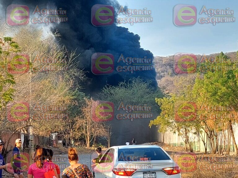 Se quema bodega donde almacenaban neumáticos