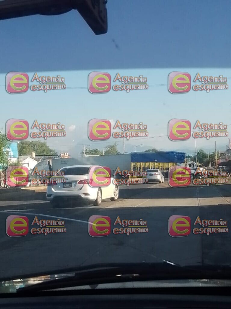 Bloquean carreteras en Tierra Caliente