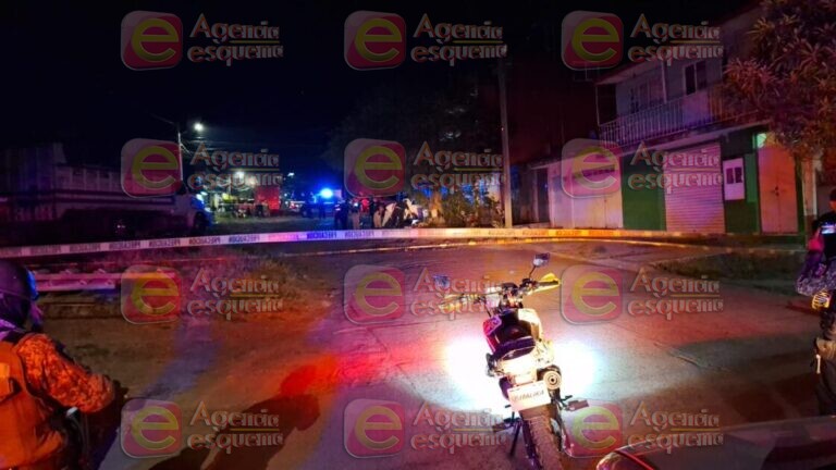 Pistoleros motorizados asesinan a mujer, en la colonia Francisco J. Mújica de Uruapan.