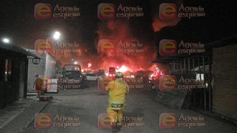 Arde corralón en la Ejército Mexicano; más de cien vehículos afectados