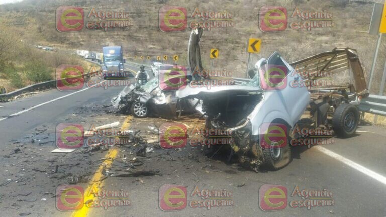 Dos personas mueren prensadas en choque frontal, sobre la autopista Siglo XXI