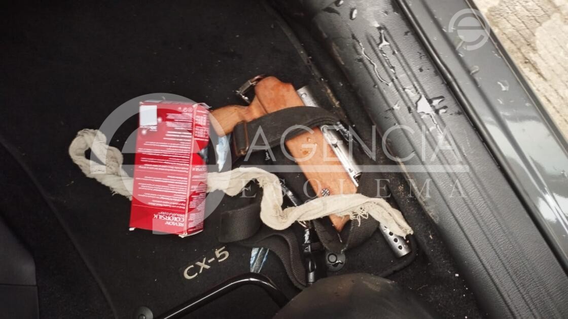 A mano armada roban automóvil y los detienen policías de la SSPM