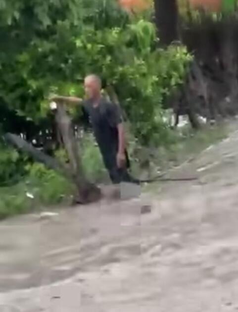 Dos hermanitos son arrastrados por la corriente generada por la lluvia en Buenavista