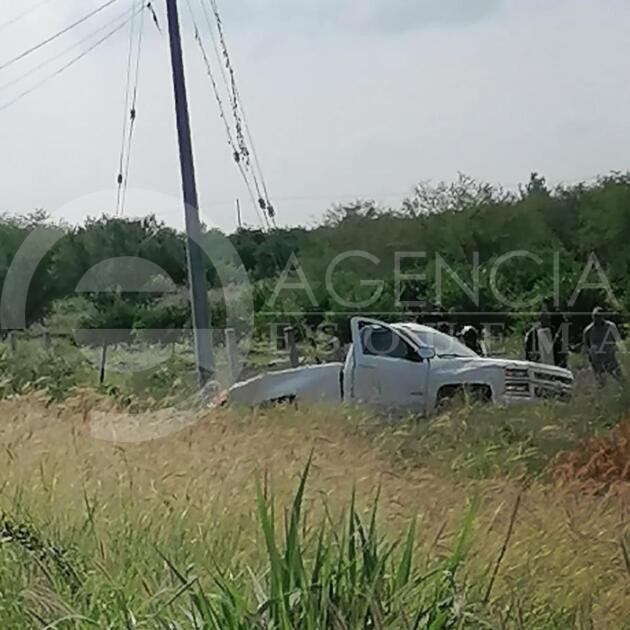 Bache provoca volcadura en Buenavista: no hay heridos