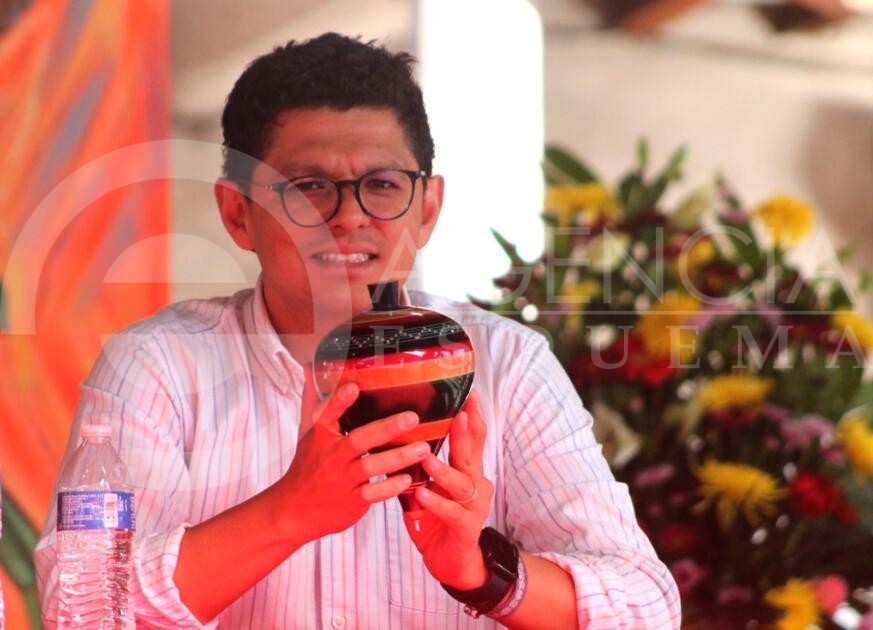 En la Uatápera el concurso artesanal de maque y textil