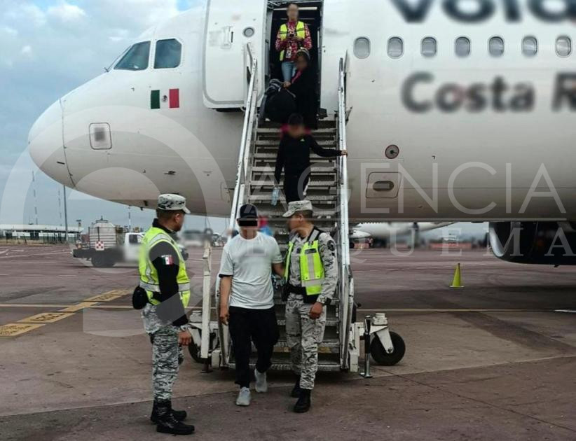 Se encuentra hospitalizado el pasajero que intentó secuestrar un avión de Volaris