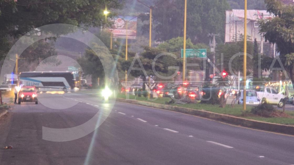 Realizan bloqueos carreteros para exigir destitución de director del Hospital Regional