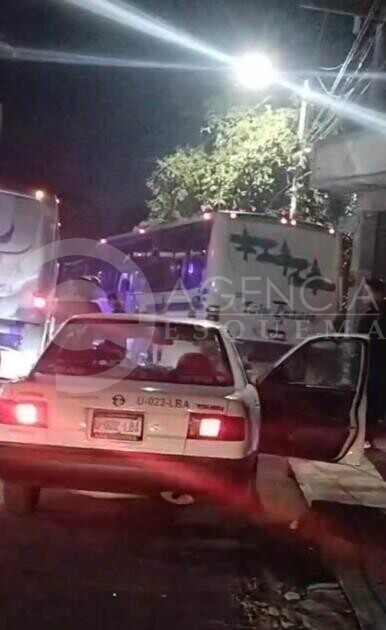 Urbano sin frenos impacta varios vehículos en la colonia San Juan Evangelista