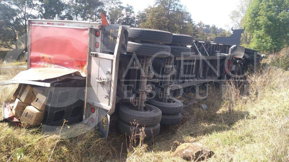 Recuperan un camión robado sobre la Morelia-Pátzcuaro a la altura de Lagunillas