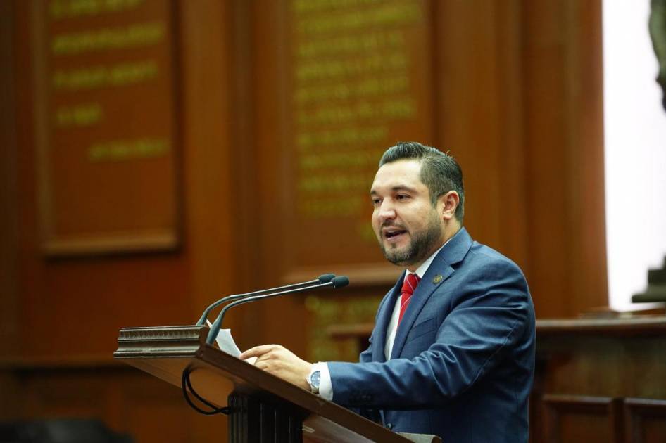 Helder Valencia plantea para Michoacán la no reelección consecutiva y combatir nepotismo