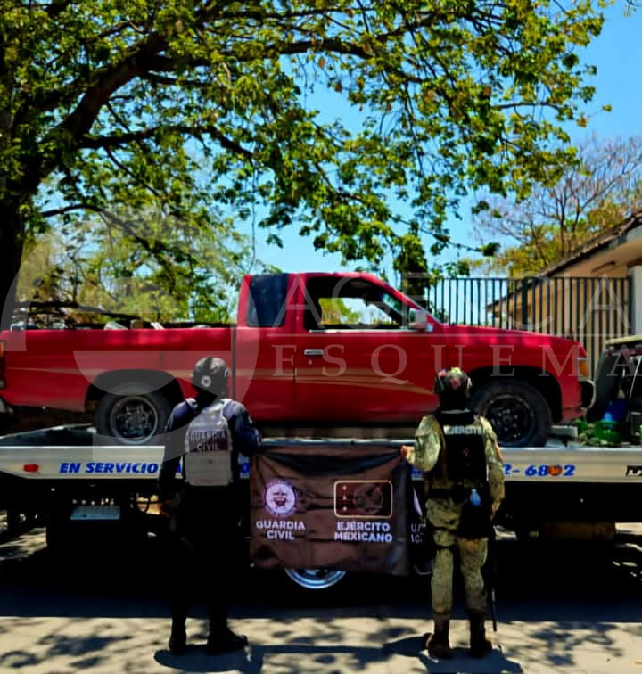 Aseguran vehículo abandonado con un rifle de asalto en su interior