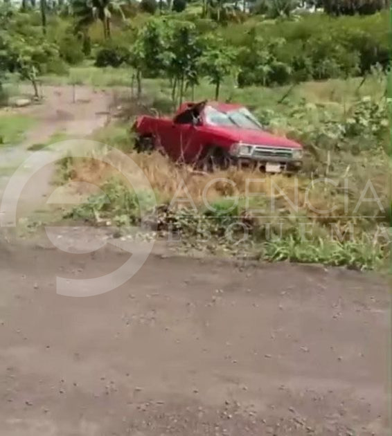 Abandonan un vehículo siniestrado en Buenavista