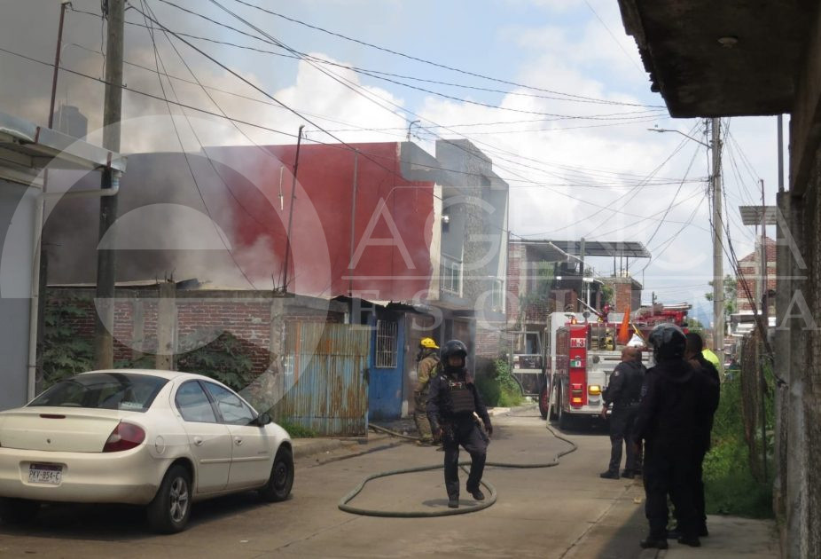 Se incendia vivienda en la colonia 19 de Marzo, al oriente de Uruapan