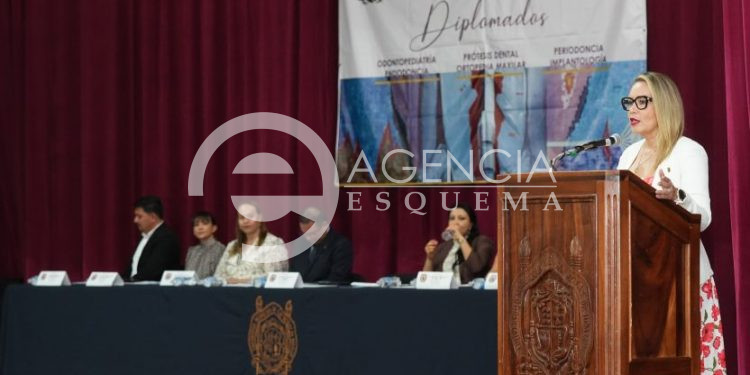 Nicolaitas siguen la ruta de la excelencia profesional; Yarabí Ávila clausura diplomados de Odontología
