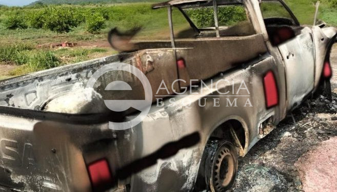 Vehículo calcinado moviliza a policías municipales en Apatzingán; son atacados con drones