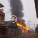 Voraz incendio arrasa con un domicilio en el Centro de Paracho
