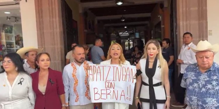 Morena y PRI abandonan sesión solemne del 22 de octubre en Apatzingán por el crimen de Bernardo Bravo