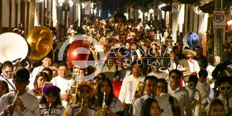 Pátzcuaro vivió una Noche de Ánimas Histórica, llena de Tradición, Cultura y Saldo Blanco