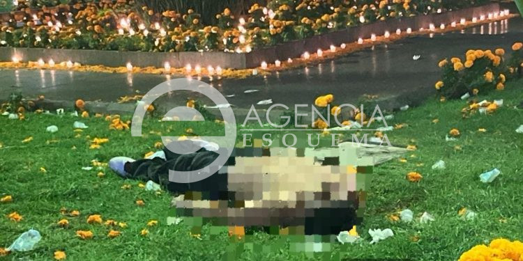 Noche de Muertos de terror en Uruapan; matan a balazos al alcalde Carlos Manzo en pleno Centro y dejan heridas a 3 personas