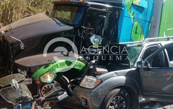 Muere prensado tras choque sobre la autopista Uruapan-Pátzcuaro; hay 2 lesionados